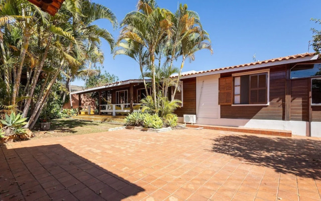 Charming House w/ BBQ in Vila Planalto Act029