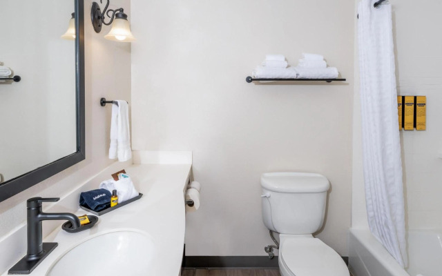 Best Western Plus Frontier Inn