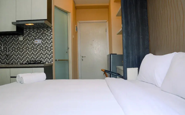 Comfy Studio Green Pramuka Apartment with City View