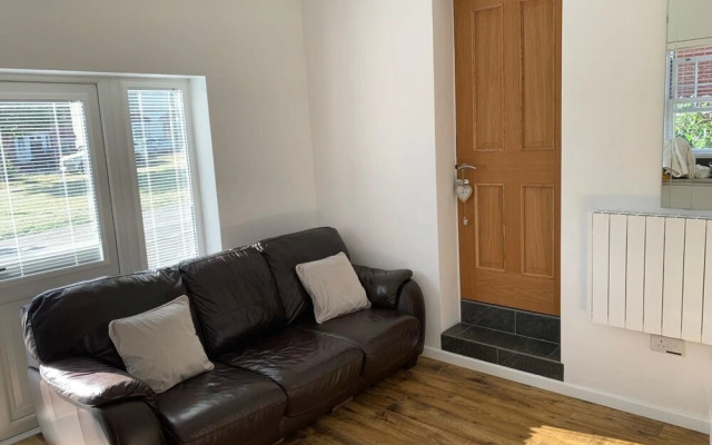 Modern 1-bed Apartment in Caldicot, Self Check in