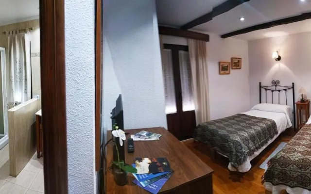 Hostal Rio Almar