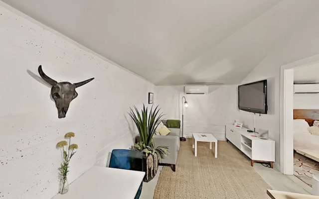 1714bou1 1 Bedroom Home