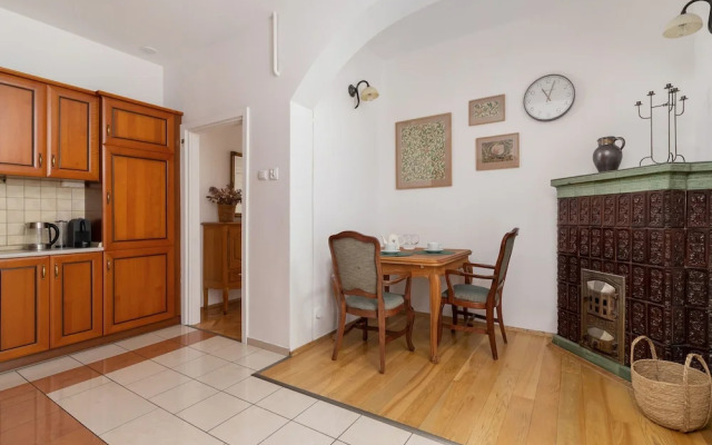 Retro Apartment Cracow Center by Renters