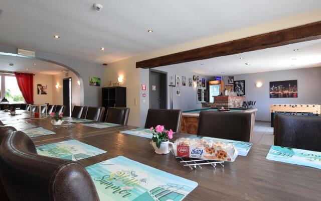Pleasant Holiday Home with Sauna and Jacuzzi in Courtil