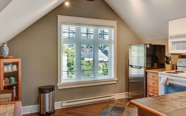 Parker by the Sea - Quaint Apartment with Beach Access