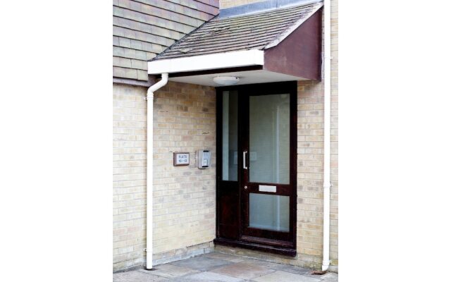 Sunny Summertown Apartment for 3 With Parking