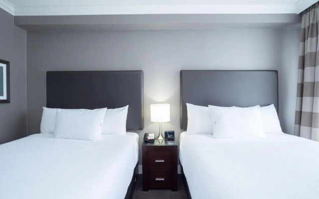Stage West All-Suite Hotel & Theatre Restaurant