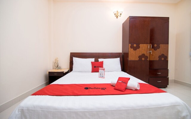 Reddoorz near Hoang Van Thu Park
