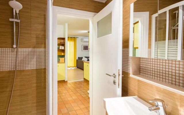 Downtown urban flat for 4 people in Plaka