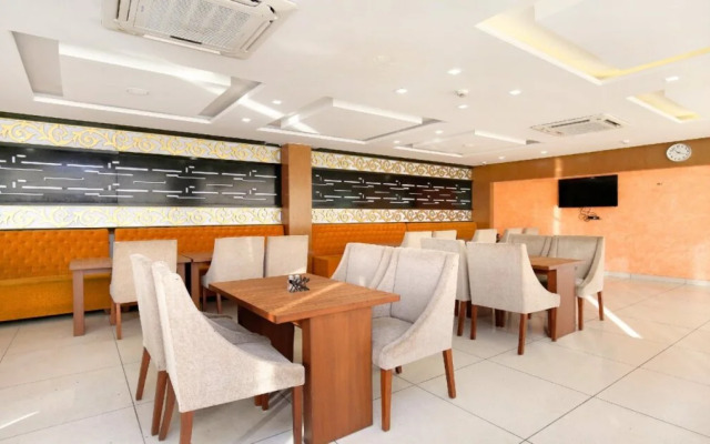 Hotel Lrc By OYO Rooms