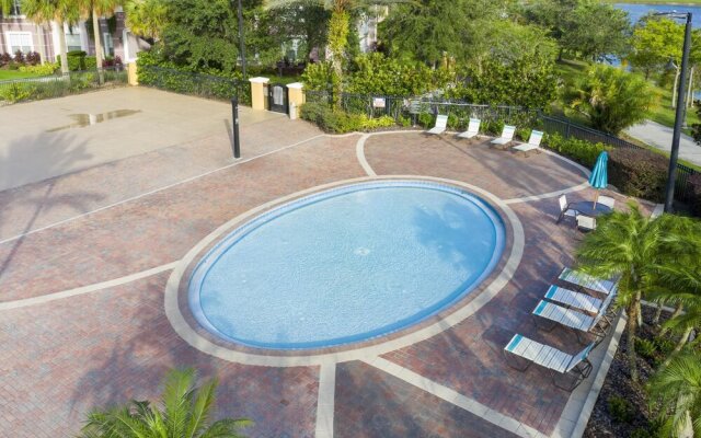 Magnificent 2 Bedroom Apartment Vista Cay Resort 107
