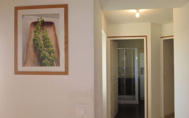 Chez Yvonne (PBA116)