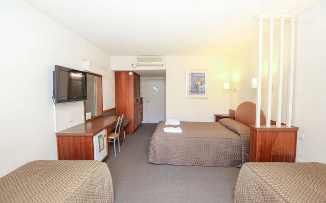 Sandors Motor Inn