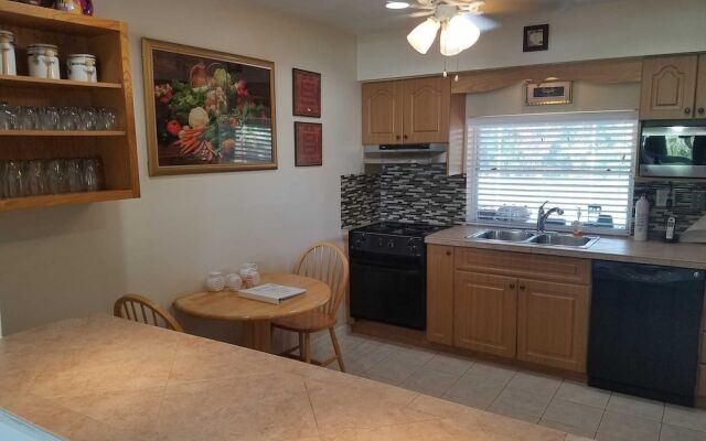 Hollywood Hills 4 Bedrooms 3 Bathrooms Home
