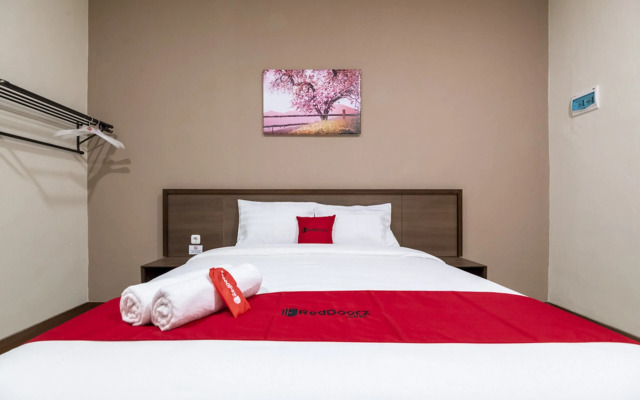 RedDoorz Plus near Ronggowarsito Museum Semarang