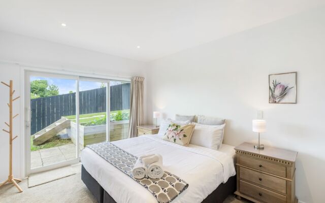 Sensational North Shore Retreat -Netflix