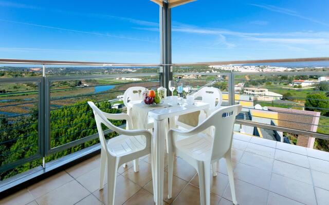 A22 - Mountain View & Seabreeze Apartment