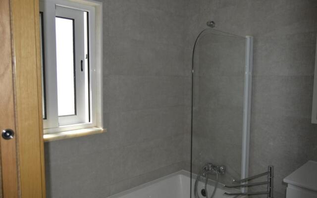 Moradia Nova E Completa A 350 Mtrs. Praia