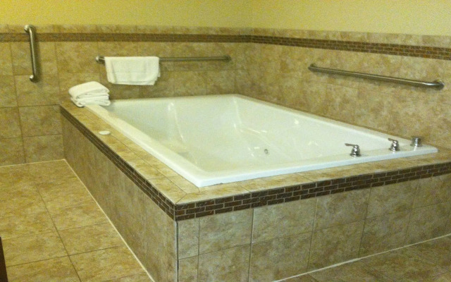 Holiday Inn Express & Suites Belle Vernon by IHG