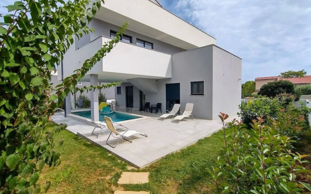 Duša - With Pool - H
