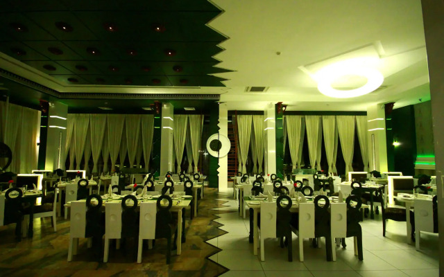 Hotel Holiday Resort