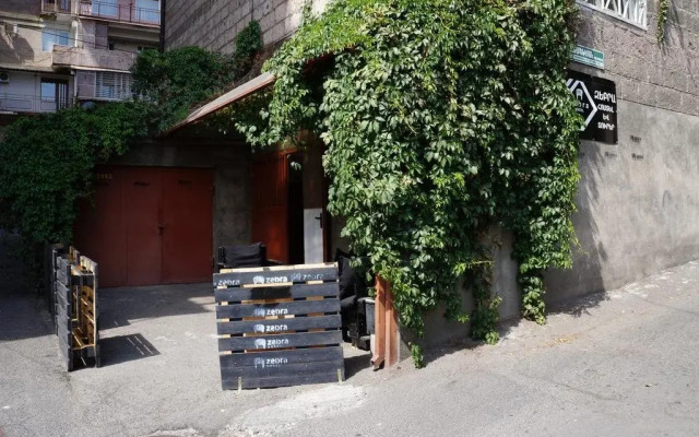 Zebra Hostel & Tours