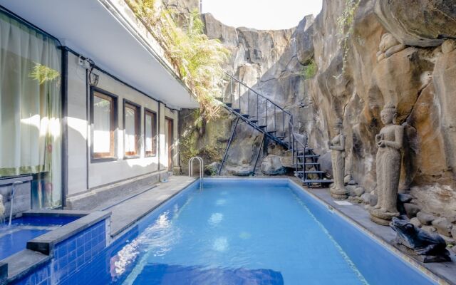 RedDoorz near Art Centre Bali