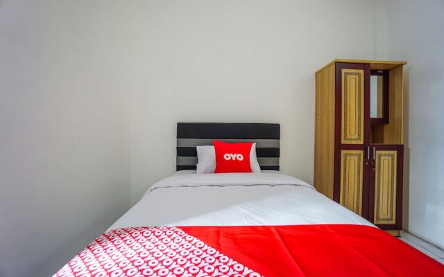 Edward Residence Malalayang by OYO Rooms