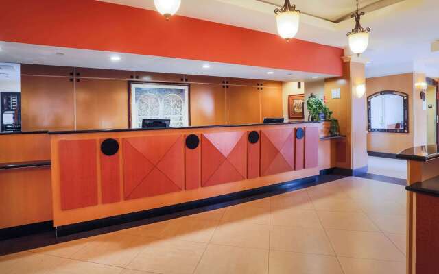 La Quinta Inn & Suites by Wyndham Islip - MacArthur Airport
