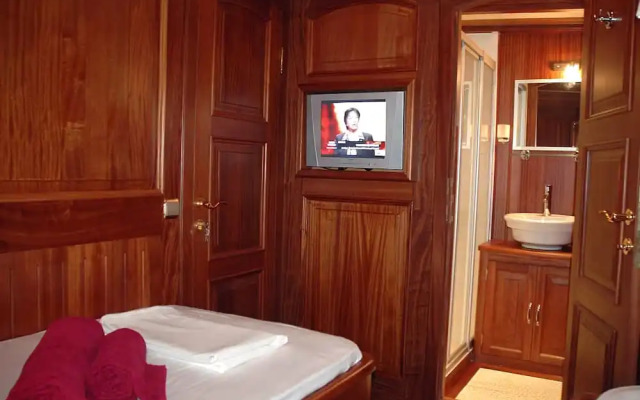 Ibiza Cruise Experience