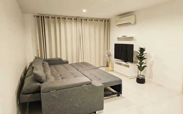 Modern 2-bedroom Condo With Ocean and Pool Views in Cha-am