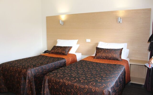 Sphinx Hotel Motel