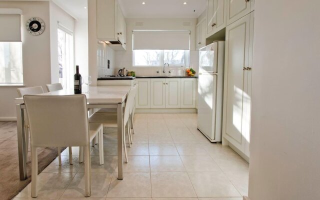Elwood Seaside 2 Bed Retreat