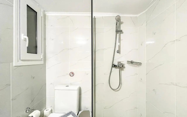 Aristotelous Sunny 118sqm apt in Viktoria