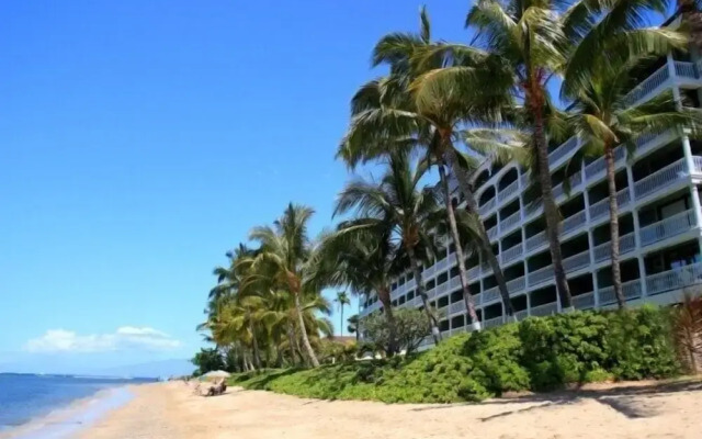 Lahaina Shores #425 Studio Bedroom Condo by RedAwning