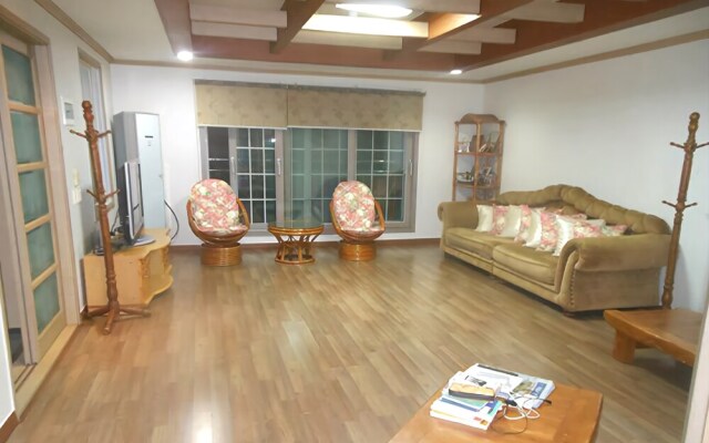 Geoje Haejo Noeul Pension