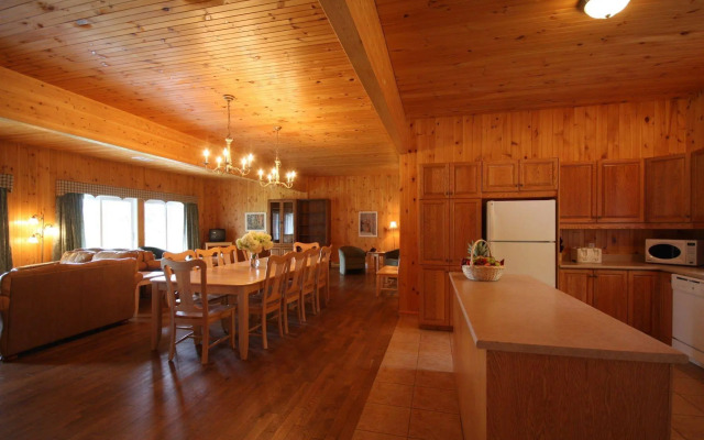 Auberge du Lac-à-l'Eau-Claire