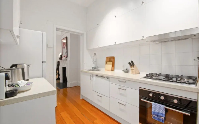 Stylish 2-bed House With Private Courtyard