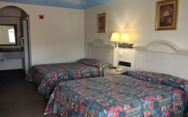 Camelot Inn & Suites Highway 290 NW Freeway