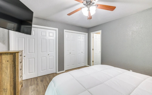 Serene Bella Vista Getaway Near Trails!