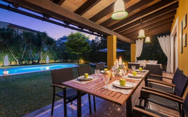 Beautiful Holiday Home In Alcudia With Pool