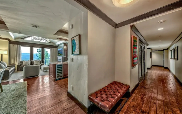 Must See Luxury Vacation  - Sleeps 10 4 Bedroom Condo by RedAwning