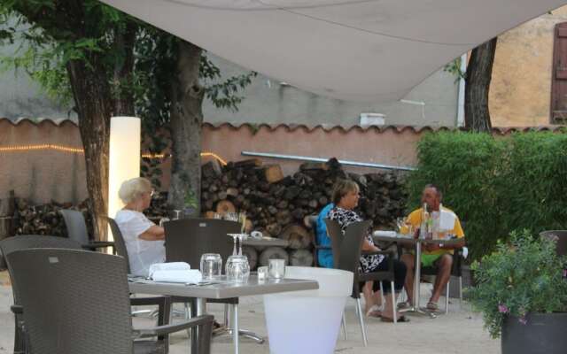 Le Clos Des Acacias