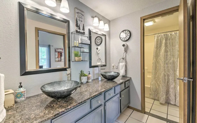 Cozy & Convenient Branson Condo w/ Balcony!