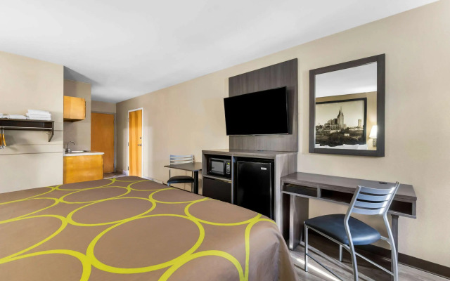 Super 8 by Wyndham Dickson