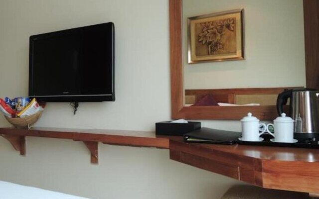 B Hotel