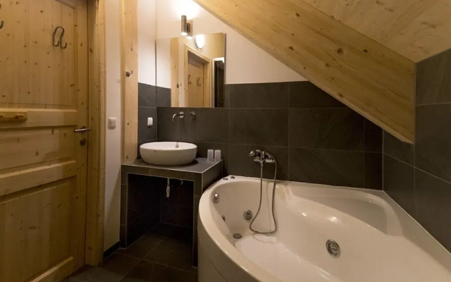 Inviting Chalet With Whirlpool