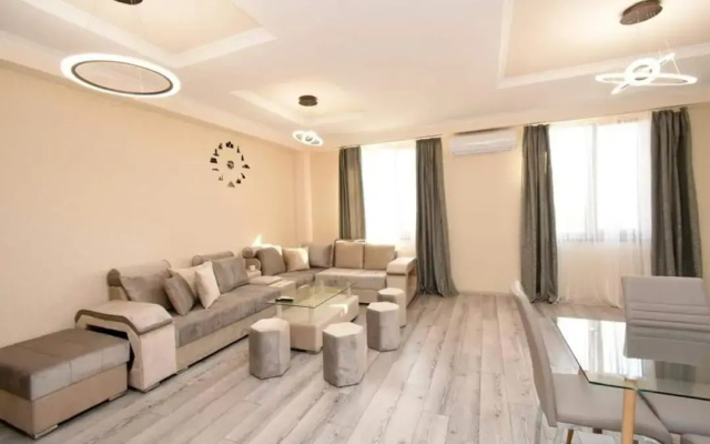 Cozy Apt By Opera, Sayat Nova Ave, 2 bathrooms, Open Balcony