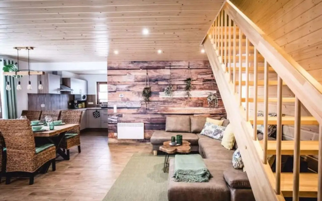 Woodland Modern Retreat