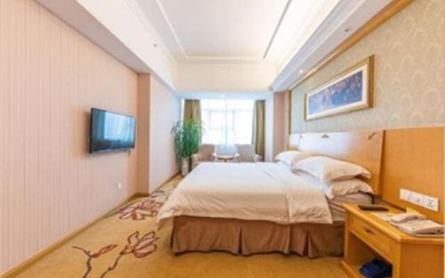 Vienna Hotel (Yingcheng Railway Station Haishan)